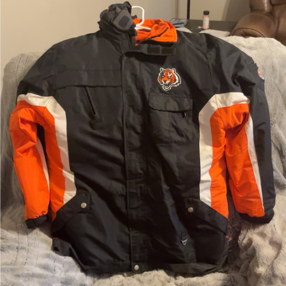 NFL Reebok Bengals Coat. Removable liner. Size XL (18-20) Great Condition